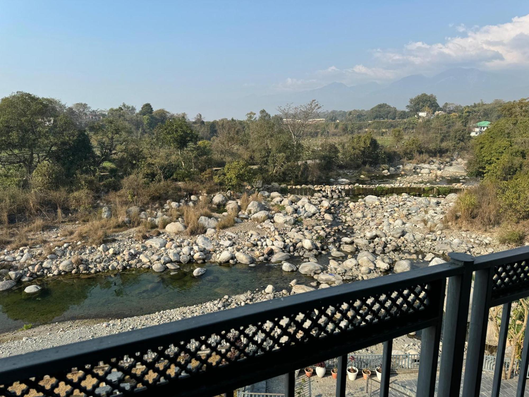 Hotel River Retreat Kangra Eksteriør billede