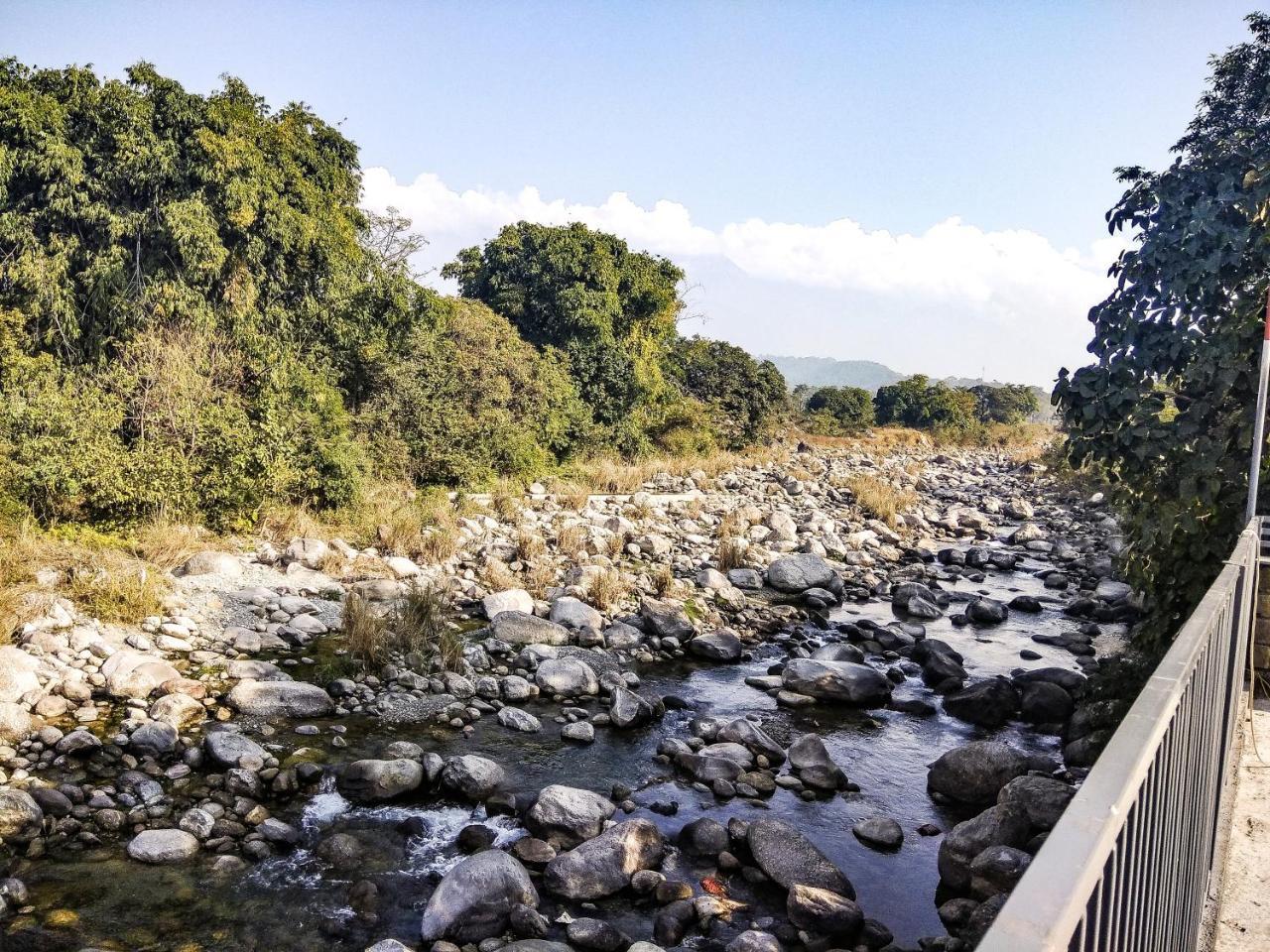 Hotel River Retreat Kangra Eksteriør billede